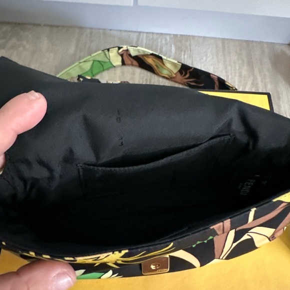 NWT FENDI SS20 Floral Nylon Baguette Convertible Bag w 2 additional straps NWT - Picture 4 of 16